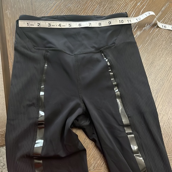 Lululemon Athletica rare black gloss trim run high rise leggings tights Size 2 - Picture 14 of 17